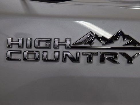 Used 2022 Chevrolet Silverado 2500 High Country w/ Safety Package II image 11