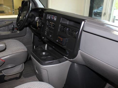 Used 2005 Chevrolet Express 3500 Extended Passenger w/ LS Preferred Equipment Group RWD image 22
