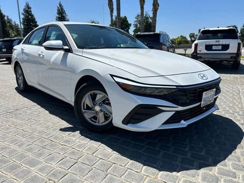 Certified 2026 Hyundai Elantra SE FWD image 1
