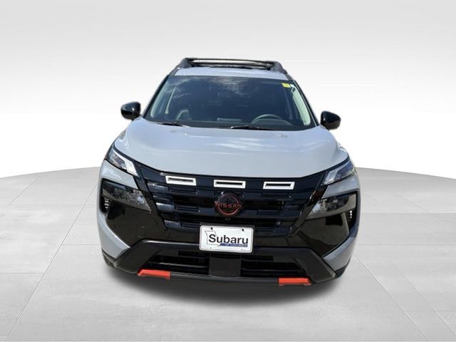 Used 2025 Nissan Rogue SV AWD/4WD image 2
