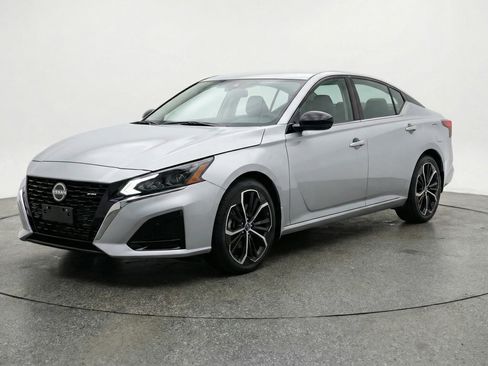 Used 2025 Nissan Altima 2.5 SR FWD image 3