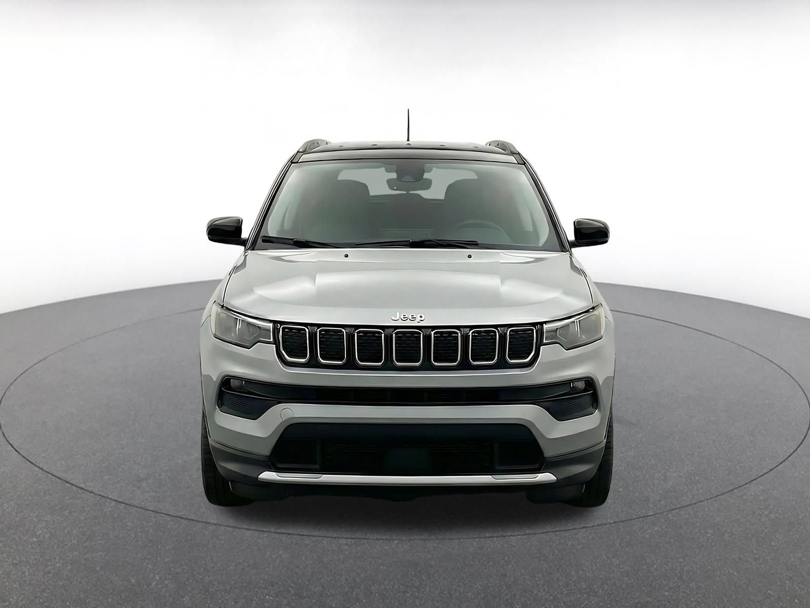 Used 2025 Jeep Compass Limited AWD/4WD image 2