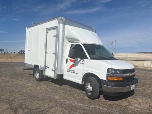 Used 2022 Chevrolet Express 3500 w/ Power Convenience Package image 2