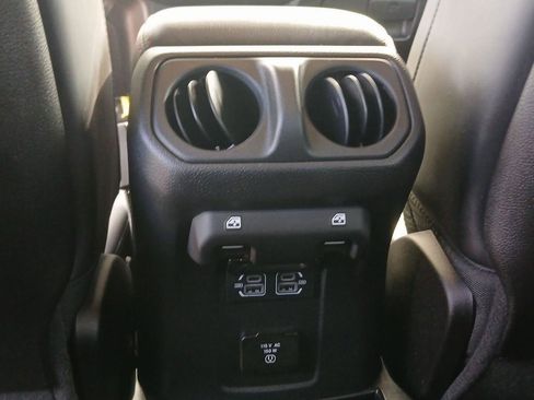 Used 2024 Jeep Wrangler Unlimited Rubicon w/ Capability Package image 22