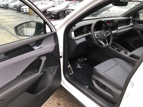 New 2026 Volkswagen Tiguan SE R-Line AWD/4WD image 10