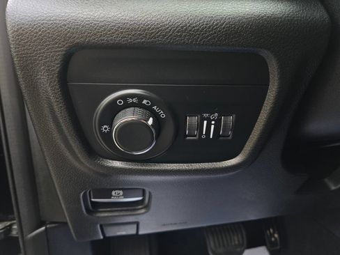 Used 2023 Jeep Grand Cherokee Laredo AWD/4WD image 13