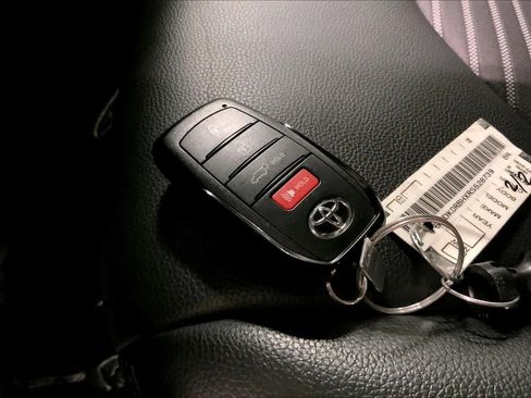 Used 2024 Toyota Highlander XSE AWD/4WD image 15