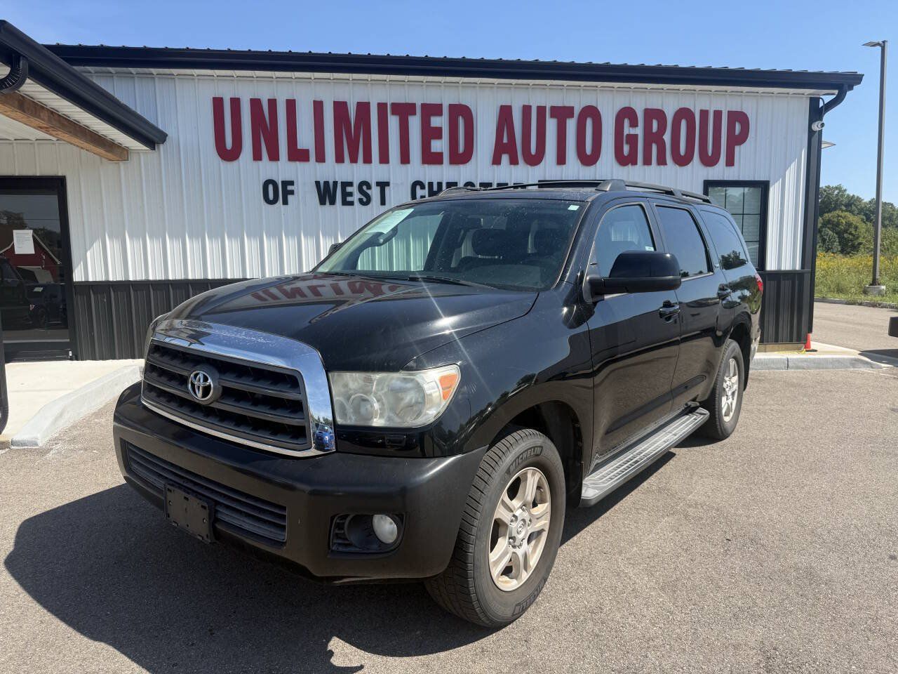 Used 2017 Toyota Sequoia SR5 RWD image 1