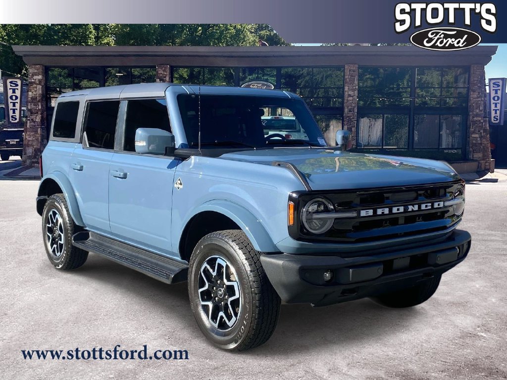 Used 2025 Ford Bronco Outer Banks AWD/4WD image 1