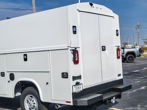 New 2025 Chevrolet Express 3500 w/ Power Convenience Package image 6