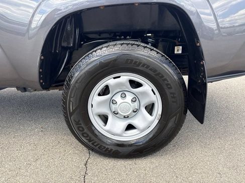 Used 2017 Toyota Tacoma SR AWD/4WD image 31
