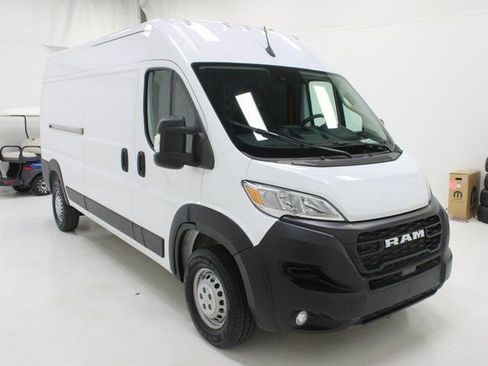 Used 2025 RAM ProMaster 2500 w/ Convenience Group image 23