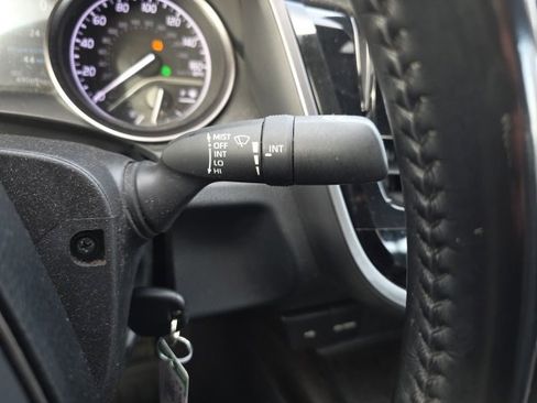 Used 2021 Toyota Camry SE w/ Cold Weather Package image 12