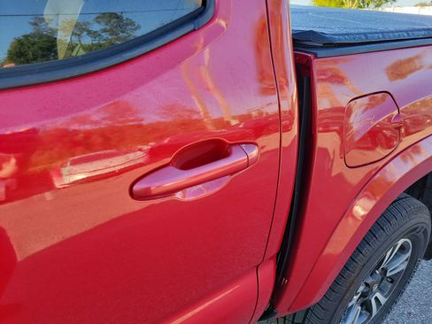 Used 2018 Toyota Tacoma TRD Sport image 18