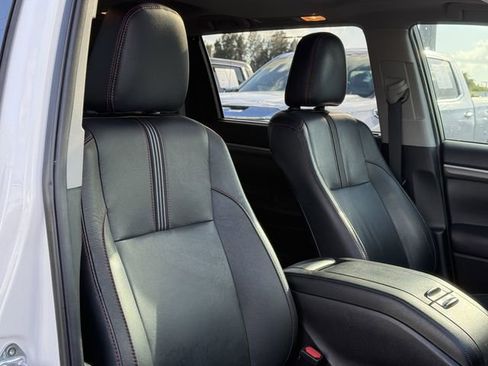 Used 2019 Toyota Highlander SE AWD/4WD image 19