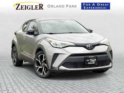 Used 2020 Toyota C-HR XLE FWD image 1