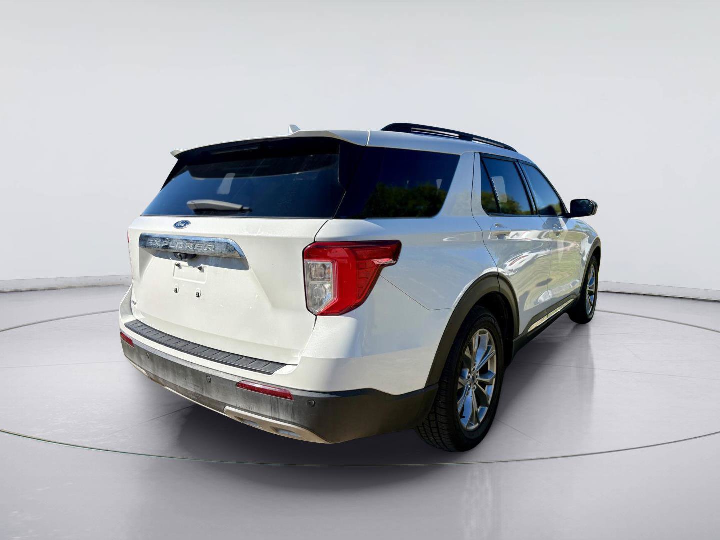 Used 2022 Ford Explorer XLT w/ Equipment Group 202A RWD image 4