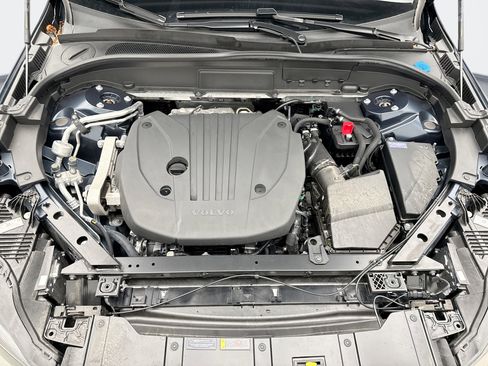 Used 2025 Volvo XC60 B5 Plus image 27