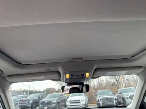 Used 2022 Toyota Highlander XLE image 22