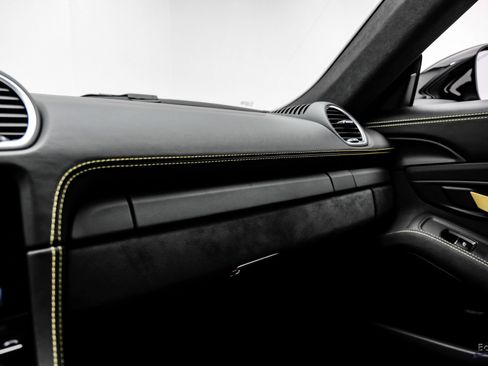 Used 2021 Porsche 718 Cayman GT4 RWD image 77