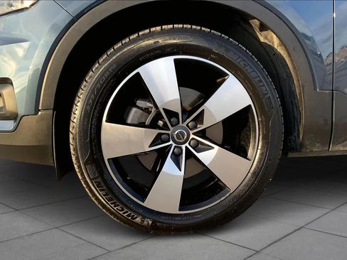 Used 2021 Volvo XC40 T5 Momentum w/ Premium Package image 10