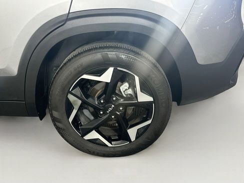 Used 2025 Kia Seltos S FWD image 11