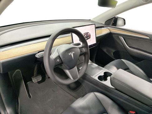 Certified 2023 Tesla Model Y Long Range AWD/4WD image 9