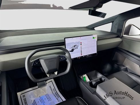 Used 2024 Tesla Cybertruck AWD Crew Cab image 30
