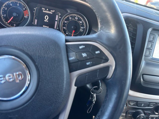 Used 2018 Jeep Cherokee Latitude w/ Cold Weather Group FWD image 11
