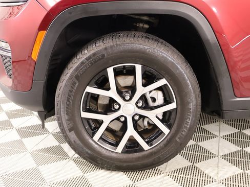 Used 2024 Jeep Grand Cherokee Limited RWD image 19