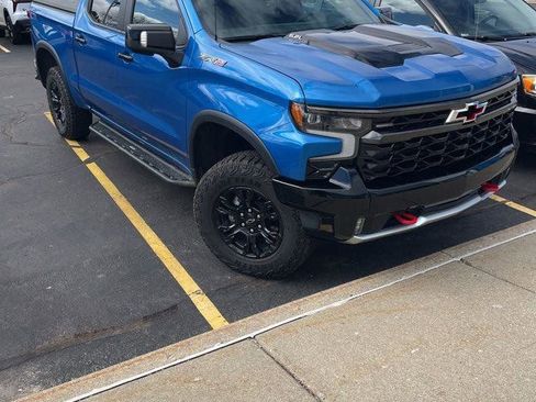 Used 2022 Chevrolet Silverado 1500 ZR2 w/ Technology Package image 4