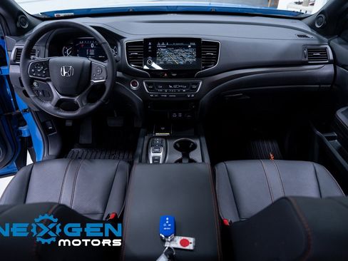 Used 2025 Honda Passport TrailSport image 11