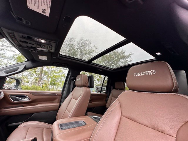 Used 2023 Chevrolet Suburban High Country AWD/4WD image 27