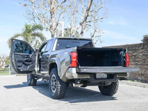Used 2025 Toyota Tacoma TRD Sport w/ TRD Sport Upgrade Package image 34