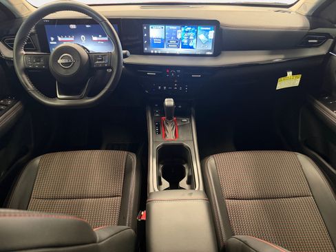Used 2026 Nissan Kicks SR FWD image 3