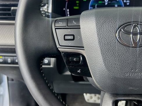 Used 2025 Toyota Camry SE FWD image 17