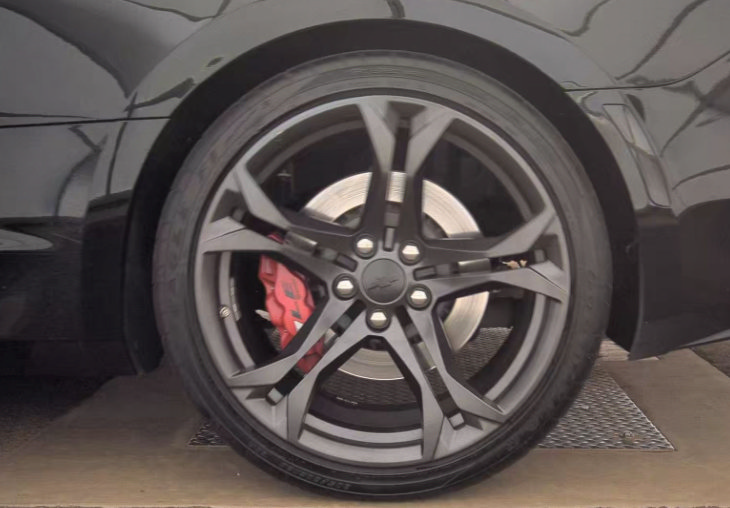 Used 2018 Chevrolet Camaro SS RWD image 9