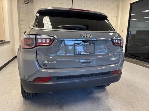 Used 2023 Jeep Compass Latitude AWD/4WD image 18