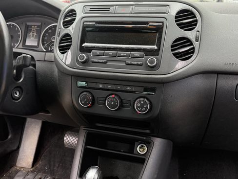 Used 2013 Volkswagen Tiguan S image 18
