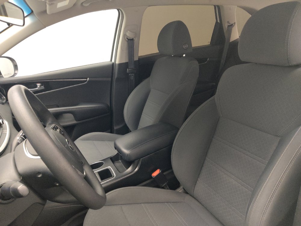 Used 2020 Kia Sorento LX FWD image 17