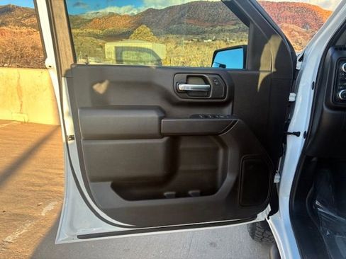 Used 2024 GMC Sierra 2500 Pro w/ Convenience Package image 11