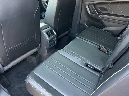 Used 2023 Volkswagen Tiguan SE w/ Panoramic Sunroof Package FWD image 12