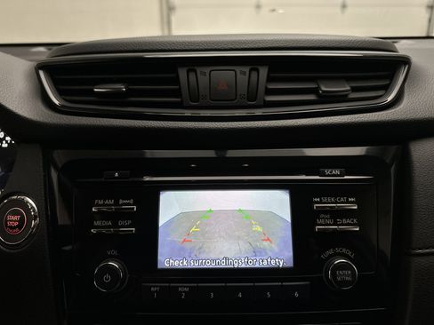 Used 2017 Nissan Rogue SV image 29