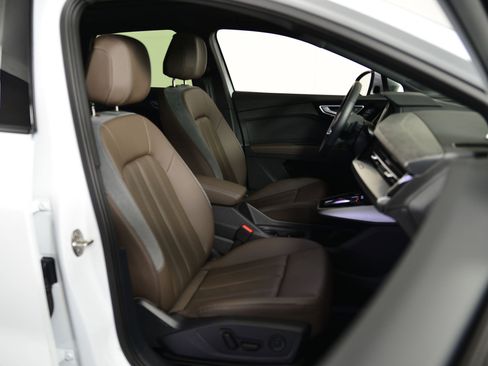 Certified 2025 Audi Q4 e-tron Premium w/ Convenience Package image 17