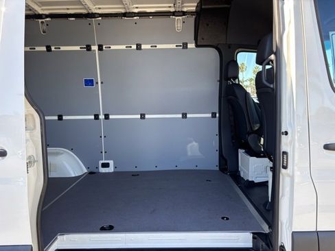 Used 2025 Mercedes-Benz Sprinter 2500 image 22