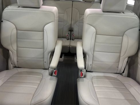 Used 2021 GMC Acadia Denali w/ Denali Technology Package AWD/4WD image 48
