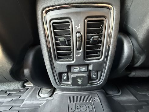 Used 2019 Jeep Grand Cherokee Limited w/ Luxury Group II AWD/4WD image 24
