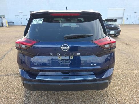 Used 2024 Nissan Rogue SV w/ SV Premium Package FWD image 10