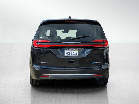 Used 2022 Chrysler Pacifica Touring-L image 5