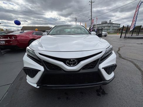 Used 2023 Toyota Camry SE image 6
